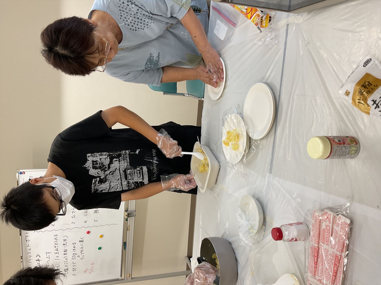 0826ミニ行事 ハッシュドポテト作り (8)