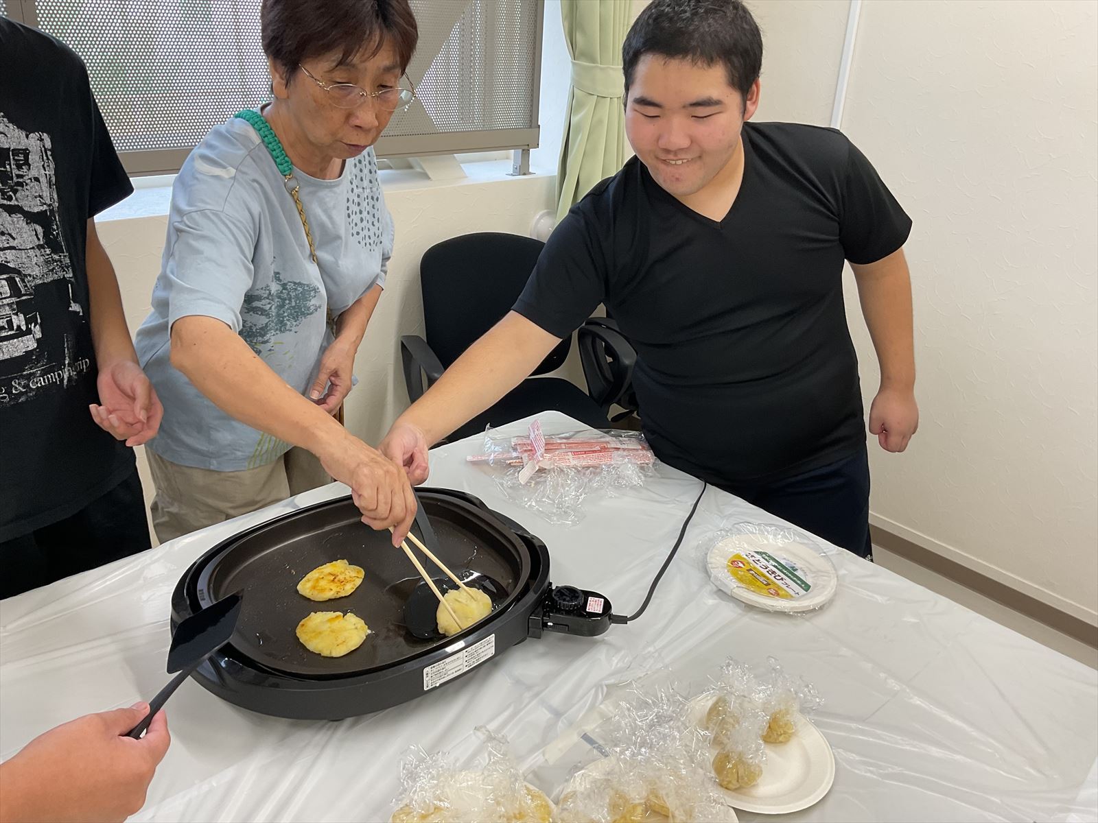 0826ミニ行事 ハッシュドポテト作り (29) 2