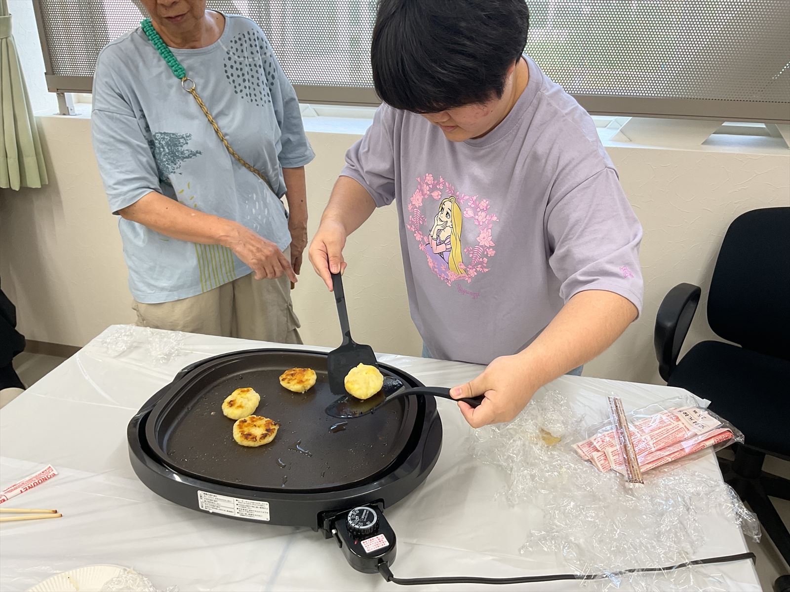 0826ミニ行事 ハッシュドポテト作り (66) 2